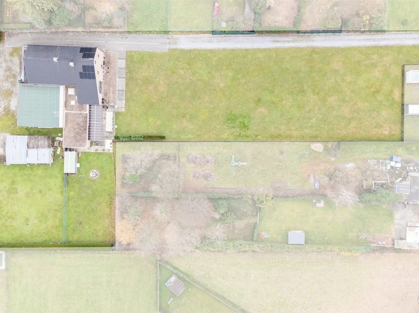 Hier staat een elegante villa, opgetrokken in 1999, met een warme architectuur, en bruto bewoonbare oppervlakte van 390m² en een energieprestatie die