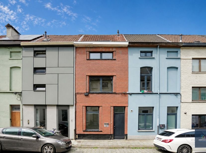 BEZOEKMOMENTEN in te plannen via de website of via deze link https://ap.lc/qZpss : Bent u op zoek naar een instapklare woning in het historische hart