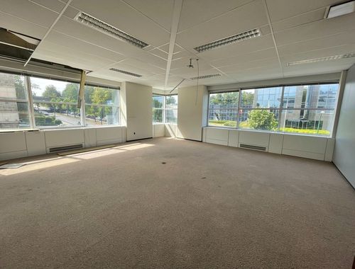                                         Espace de bureaux à louer à Wemmel, € 10.322
