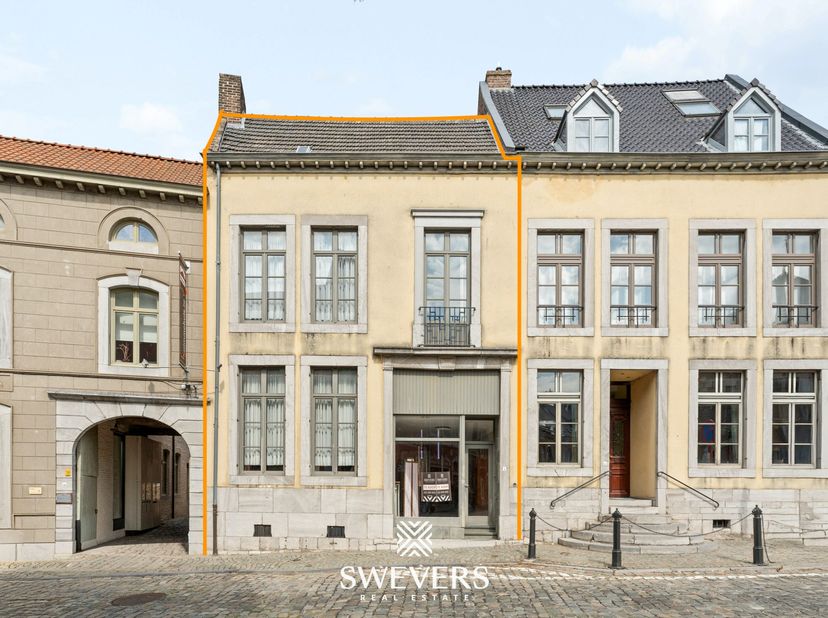 Voor meer info en foto’s, surf naar www.swevers.be – Aan Markt 1 in Tongeren-Borgloon bevindt zich dit karaktervolle herenhuis met maar liefst 346 m²