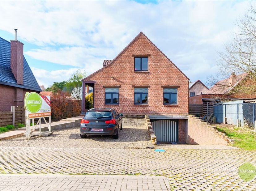 MAISON EN BALLOTS AVEC GRAND POTENTIEL<br />
Bienvenue dans cette maison de caractère en briques située à Balen, une propriété qui offre du volume et