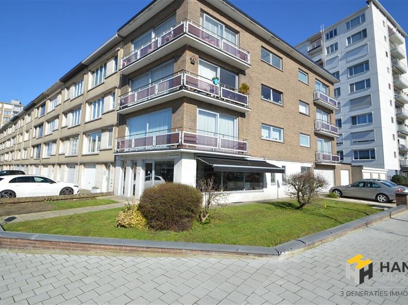 Kapperszaak op toplocatie in residentiele wijk. Interieur over te nemen, super locatie voorzien van: handelsruimte met kassa, wachtruimte, 2 wastafels