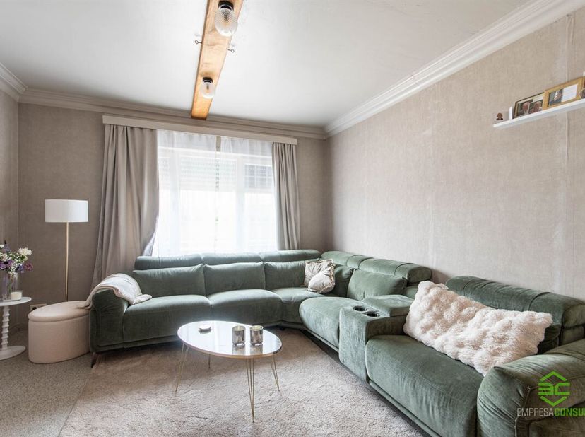 + Als u op onze eigen website (www.empresaconsult.be) naar deze woning doorklikt, vindt u alle info! +<br />
Centraal gelegen tussen Zoutleeuw en Geet