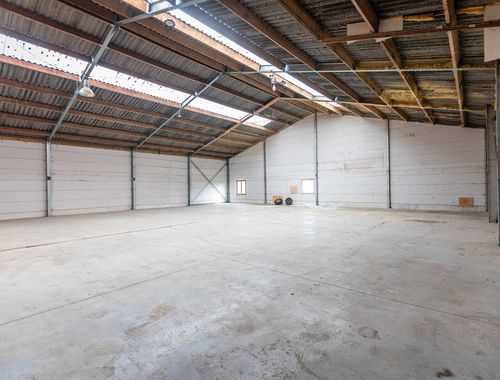                                         Entrepôt à louer à Perwez, € 2.000
