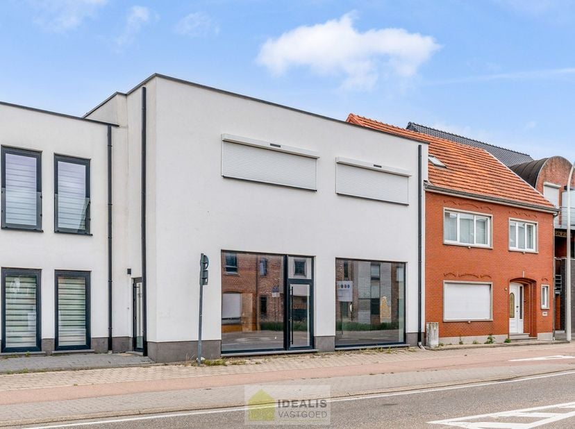IDEALIS VASTGOED - HANDELSRUIMTE MET TAL VAN MOGELIJKHEDEN OP EEN TOPLOCATIE NABIJ HET CENTRUM VAN HEPPEN (LEOPOLDSBURG)! Dit handelspand van +- 90m²