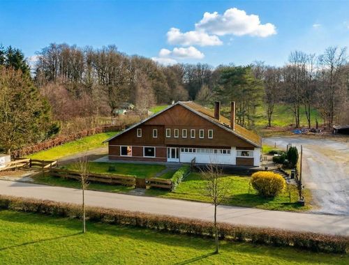                                        Maison unifamiliale à vendre à Couvin, € 395.000
