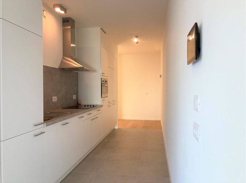 Op zoek naar een investeringseigendom? <br />
Ontdek dan deze verhuurde assistentieflat met veel lichtinval, terras en berging. <br />
Dit apparteme