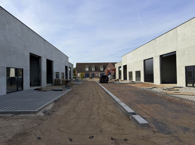 Bien professionnel à vendre
                    à 8793 Sint-Eloois-Vijve