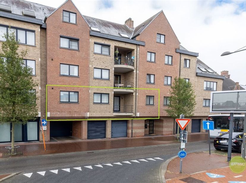 Spacieux appartement de deux chambres à coucher avec balcon dans le centre de Mol. La surface habitable est de 131,43 m² et offre un agencement équili