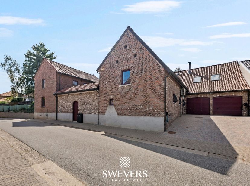 Voor meer info en foto&amp;#39;s, surf naar www.swevers.be – achter deze karaktervolle vierkantshoeve schuilt een uitzonderlijke eigendom met twee afzonde