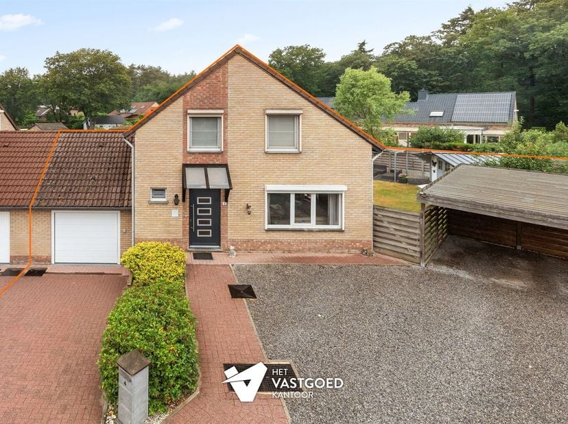 Instapklare HOB met 3 slaapkamers gelegen op een mooi perceel van 6a42ca te Leopoldsburg. <br />
<br />
Belangrijkste troeven:<br />
- Uiterst rust