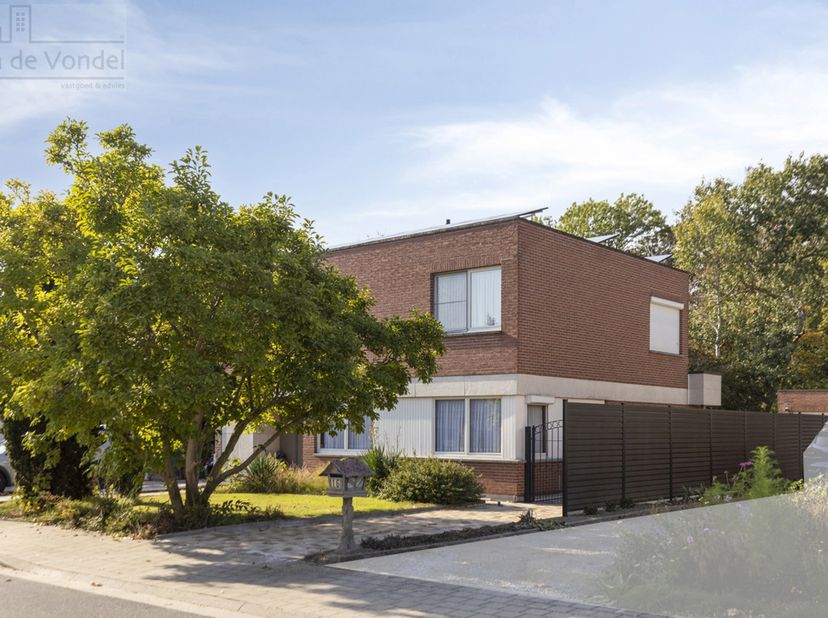 Huis te koop in Beukendreef 14A,
                    9300 Aalst