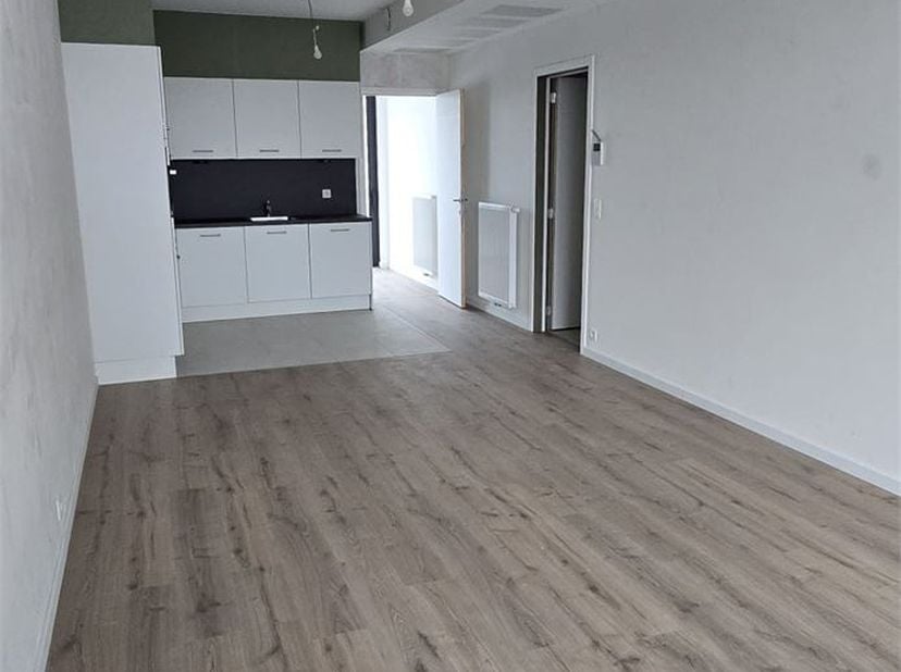 Op zoek naar een gezellig én modern 2 slaapkamer appartement in hartje Bree?<br />
<br />
Dit ruime appartement op de tweede verdieping van een nieuwb