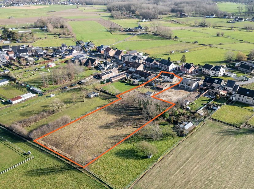 BAMBRUGGE – Landelijke woning met weide en schuur <br />
Deze karaktervolle landelijke woning biedt een unieke kans om uw woondroom volledig naar eige