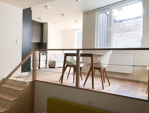                                         Studio te huur in Elsene, € 1.050
