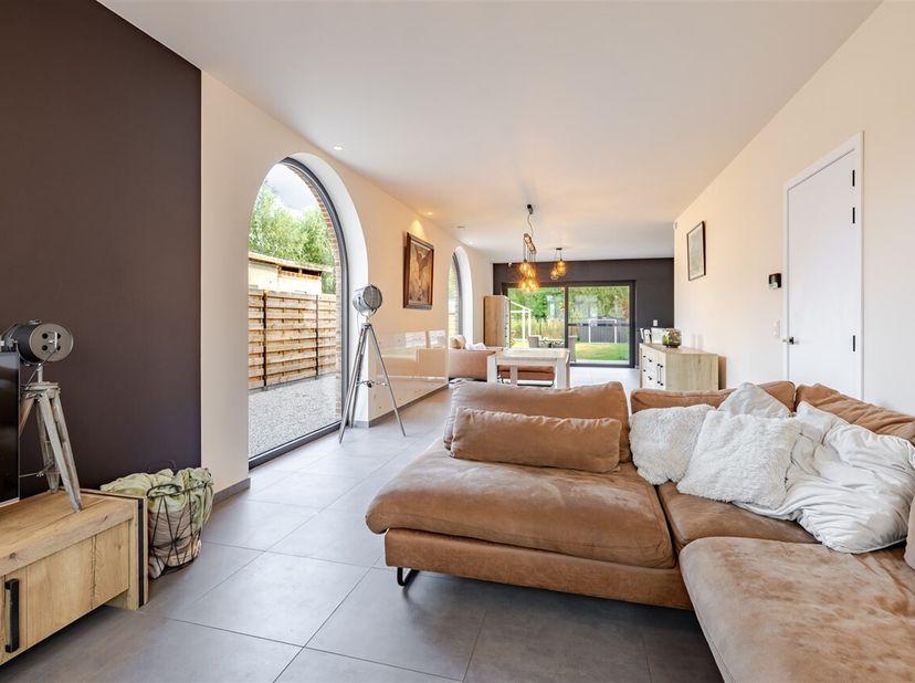 BEZOEKMOMENT WOENSDAG 19/08 TUSSEN 16U-18U30 (ENKEL OP AFSPRAAK).<br />
Deze prachtige nieuwbouwwoning te Stekene biedt een ideale combinatie van comf