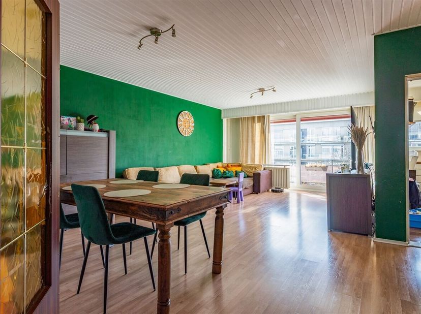 Appartement met 2 slaapkamers<br />
Ligging: Dit charmante appartement op Paviljoenlaan 3 in Wilrijk ligt in een rustige, groene omgeving, naast het W