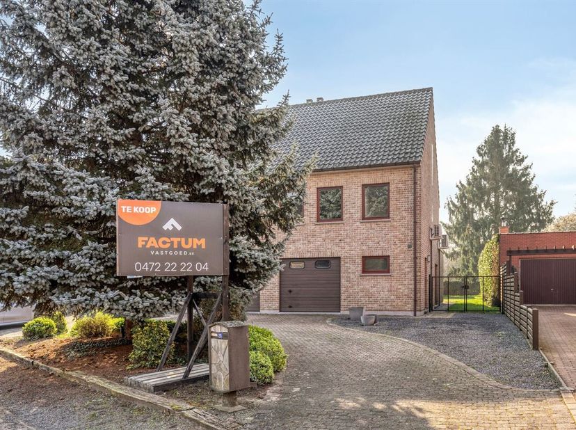 Halfopen bebouwing met tuin op top ligging en EPC A<br />
Deze charmante halfopen bebouwing, bevindt zich op een perceel van 532 m² en biedt een ideal
