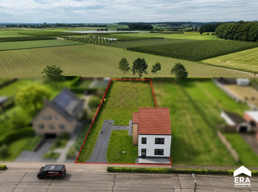 [[ DIT PAND NEEMT DEEL AAN DE ERA OPEN HUIZEN DAG OP 13/6 VAN 14:30 TOT 15:30 ]] Deze woning onderging een grondige totaalrenovatie met oog voor elk d