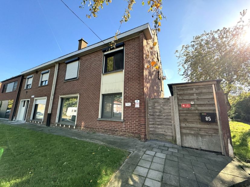 ✨Ruime halfopen bebouwing op een absolute toplocatie!✨<br />
<br />