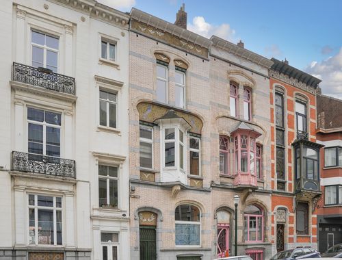                                         Maison de maître à vendre à Ixelles, € 1.195.000
