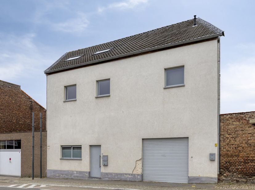 Duplex idéalement situé et entièrement rénové en périphérie de Tienen, avec des finitions de haute qualité et un souci du détail. À distance de marche