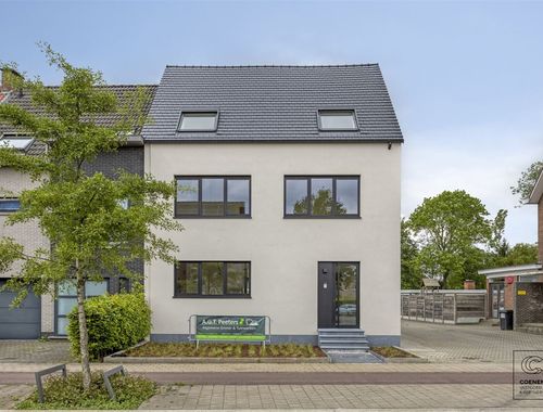                                         Espace de bureaux à louer à Borsbeek, € 3.500
