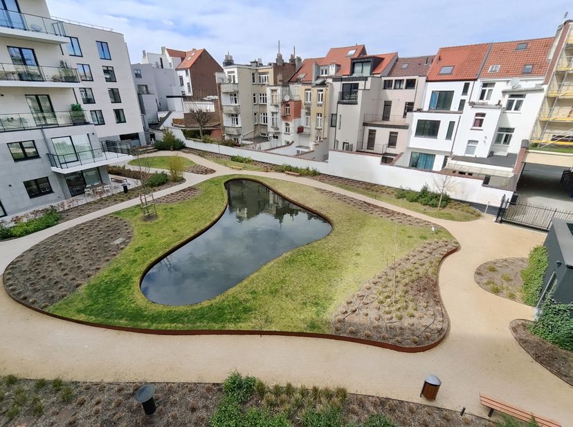 CAVELL COURT – Entre Molière et Churchill<br />
Appartement neuf dans une résidence de standing.<br />
Séjour lumineux de 35 m² avec cuisine Bulthaup