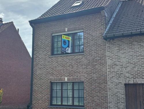                                         Maison à louer à Overboelare, € 950

