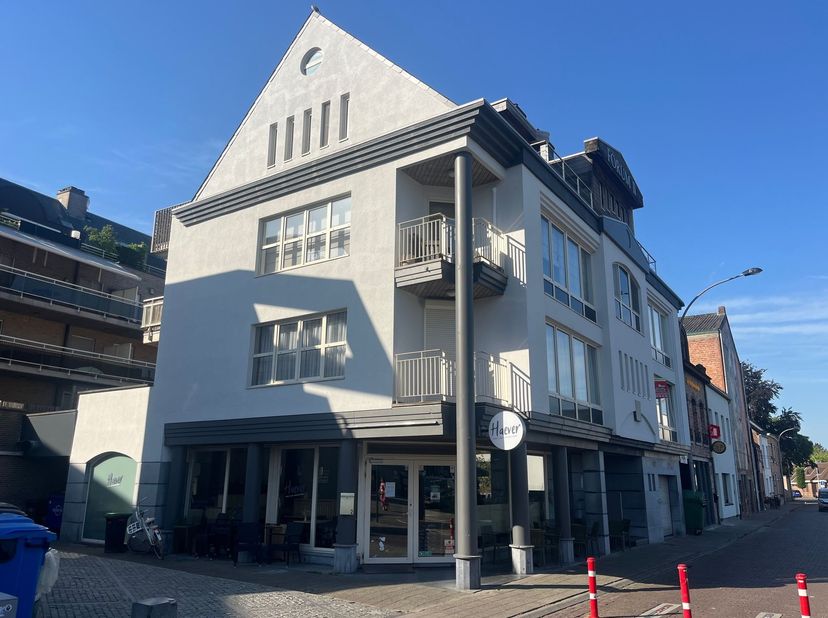 Gezellig appartement met 2 slaapkamers in het hartje van Geel<br />
<br />
<br />
<br />
Ligging: Centraal gelegen met een uitstekende bereikbaarhei