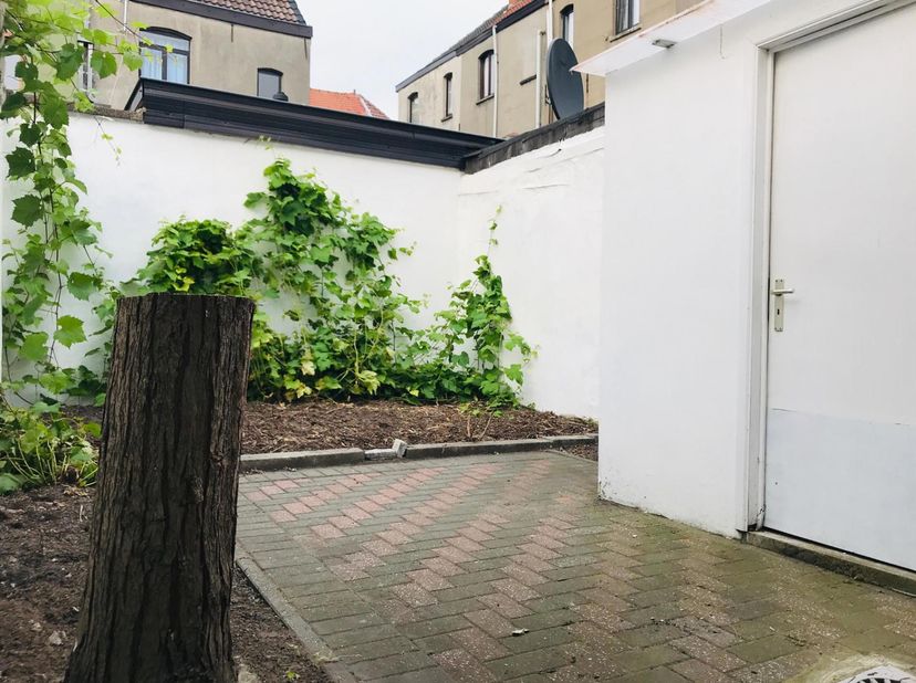 - Een bezoekmoment aanvragen kan via onze website: https://vicusvastgoed.be/nl/te-huur .<br />
- Ga naar het respectievelijke pand en klik op ‘bezoek