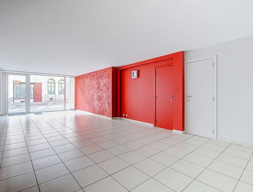                                         Usage mixte à vendre à Tournai, € 325.000
