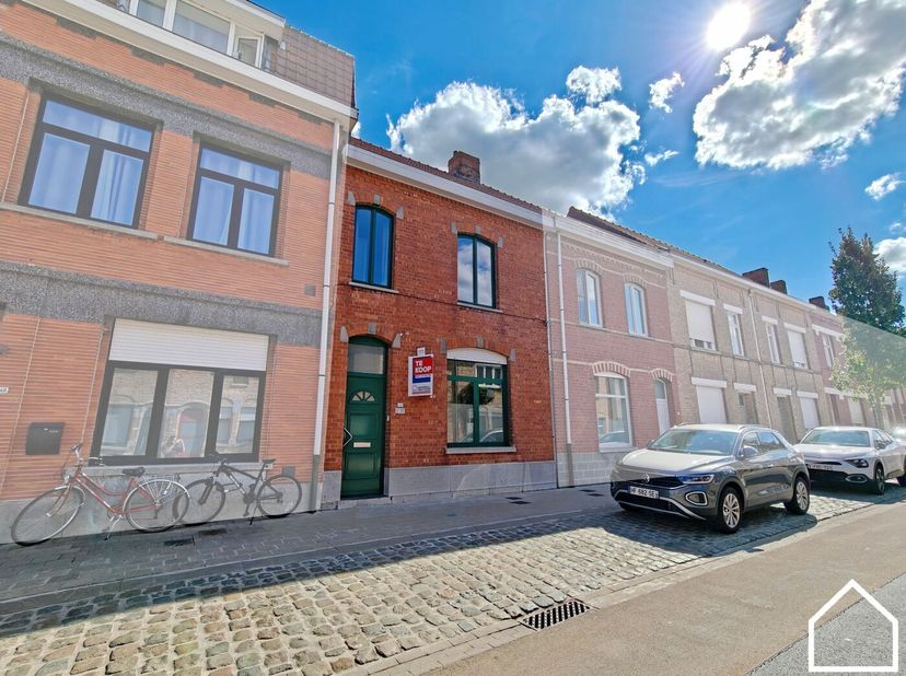 Maison à vendre à Zonnebeekseweg 44,
                    8900 Ieper