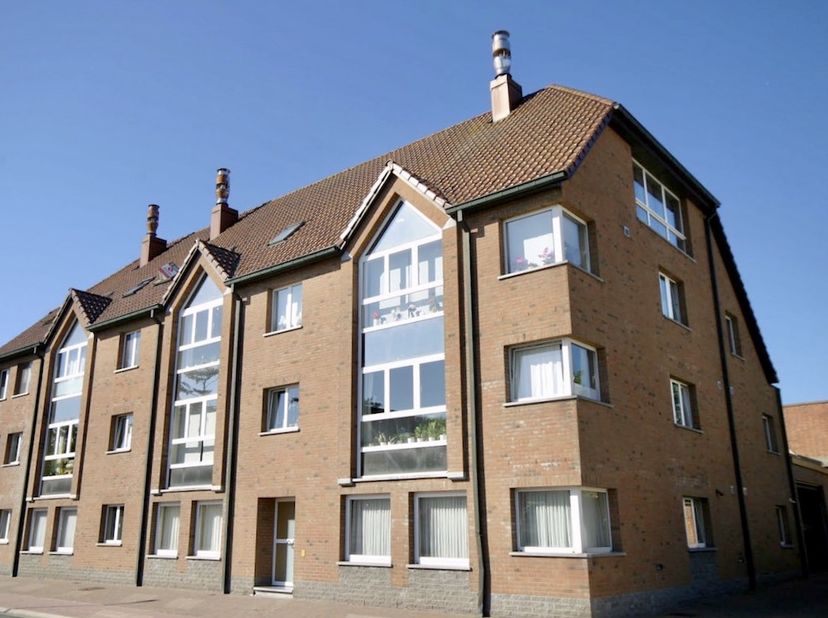 Ontdek het comfort en de praktische indeling van dit instapklaar appartement in Zomergem. <br />
Perfect voor wie op zoek is naar een energiezuinige,