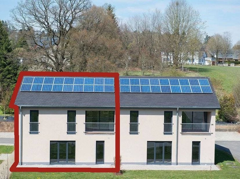 Deze goed onderhouden woning ligt op een rustige en tegelijkertijd centrale locatie in Büllingen, op slechts enkele minuten lopen van het centrum. All