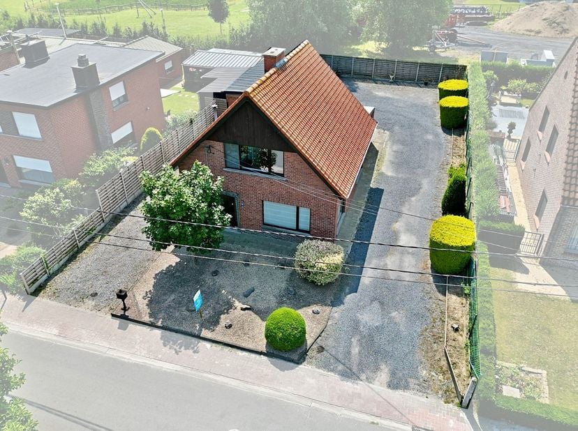 Lichtervelde - Alleenstaande woning met 3 slaapkamers, garage en perceel van 629 m²!<br />
<br />
Deze te renoveren woning geniet van een uitstekende