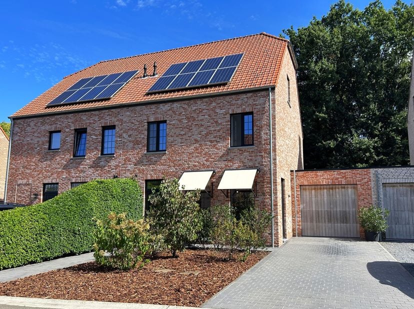 Huis te koop in Denis Verschueren Straat 11,
                    2222 Itegem