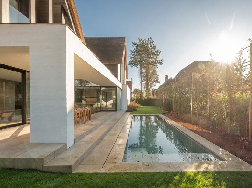 Magnifique villa neuve idéalement située au calme, en deuxième ligne de la Magere Schorre, à proximité du Royal Zoute Golf Club.<br />
La villa se com