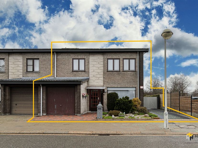 Verzorgde woning (135m²) met 3 slaapkamers, 2 garages en tuin (145 m²) in Berendrecht.<br />
<br />
Aan het einde van een doodlopende straat treffen