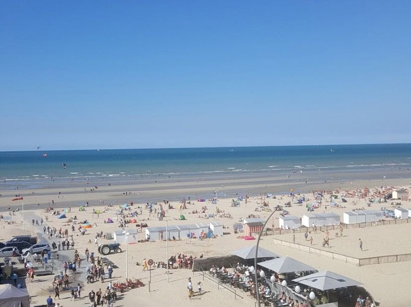 Ruime studio met zeezicht te huur op jaarbasis Deze ruime en lichtrijke studio biedt een comfortabel woongevoel op een toplocatie vlak bij zee. De stu