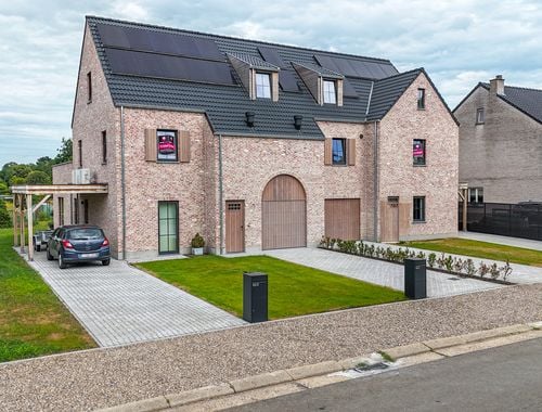                                         Duplex à vendre à Heusden, € 365.000
