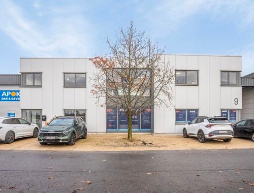                                         Entrepôt avec bureau à louer à Borgerhout, € 6.309
