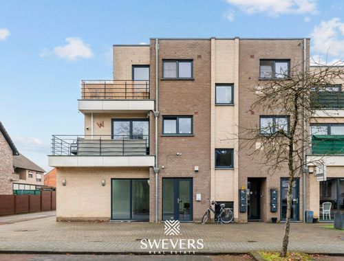                                         Bien commercial à louer à Heusden, € 975
