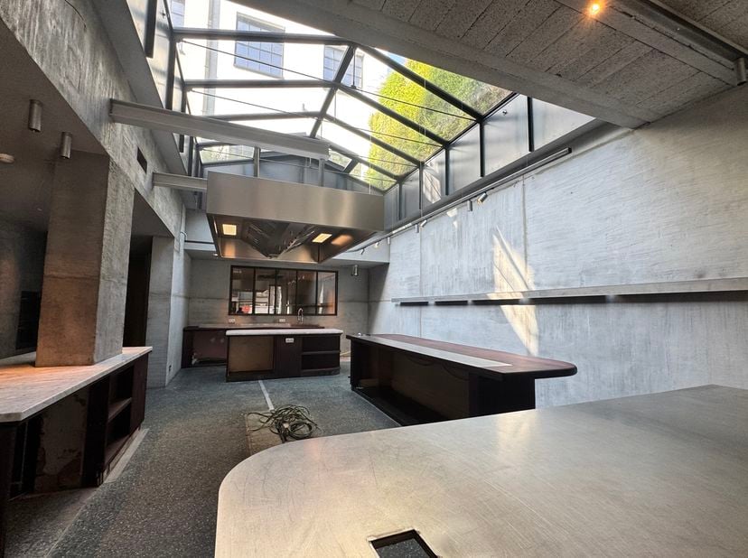 Exclusief restaurantpand te huur op toplocatie in Antwerpen Zuid<br />
Op een absolute topligging in de Verlatstraat, op het prestigieuze Antwerpen Zu