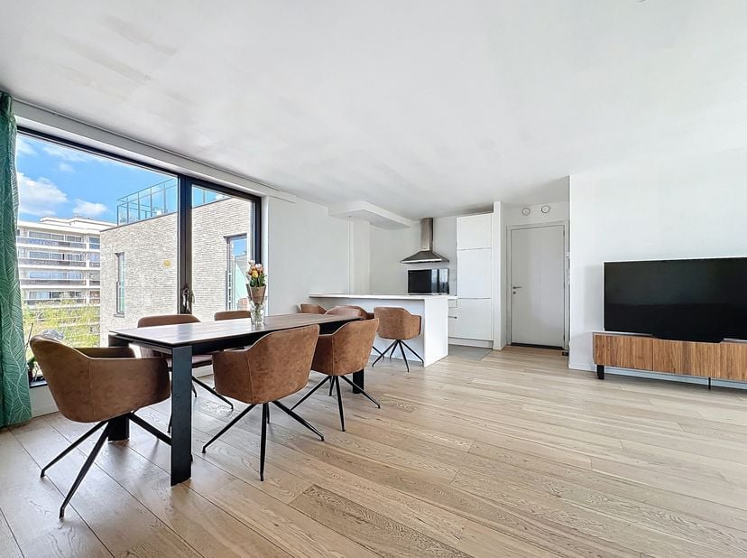 Appartement met 2 slaapkamers – 116 m² – EPC A- – Terras + parking – Licht &amp;amp; modern<br />
We Invest Europe biedt u dit prachtige appartement met 2