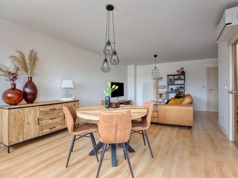 TE KOOP: Instapklaar duplexappartement met 3 slaapkamers en prachtig terras in hartje Zolder!<br />
Dit ruime en instapklare duplexappartement is gel