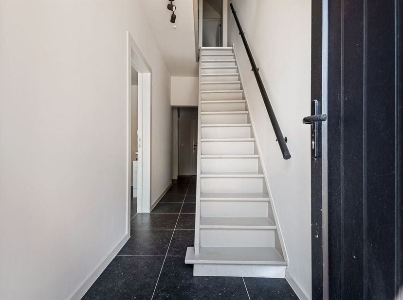 Moderne halfopen bebouwing met 4 slaapkamers en ruime tuin in Westerlo<br />
Locatie: <br />
Rustig gelegen in Westerlo met een vlotte verbinding naar