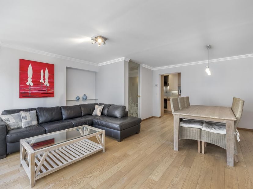 Instapklaar appartement - 68 m² - op wandelafstand van de zee – Heist-aan-Zee<br />
<br />
Op slechts 300 meter van de zeedijk bevindt zich dit lichtr