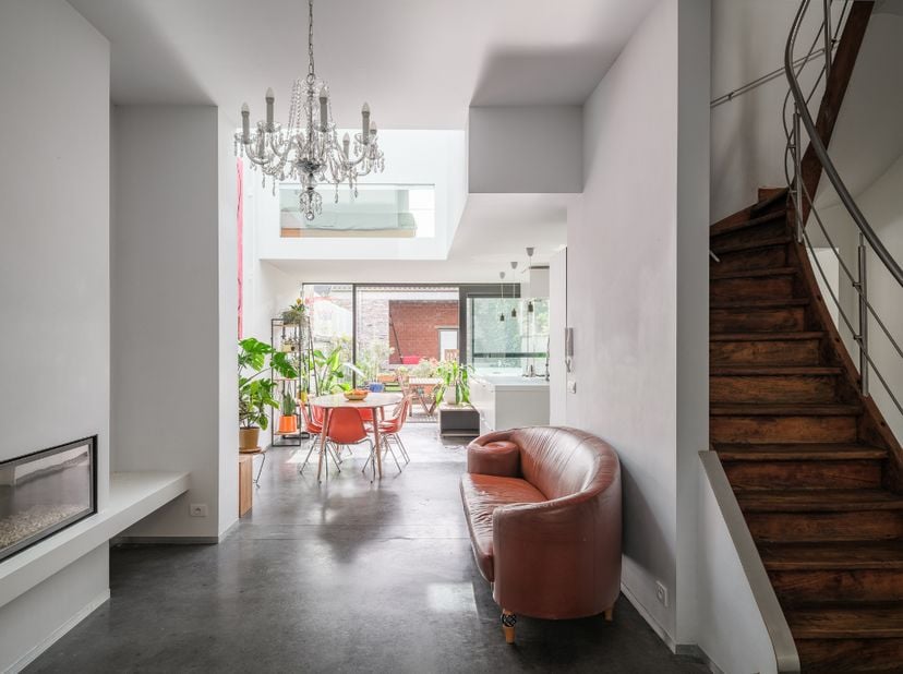 Architecturale burgerwoning naar de hand van Enplus architecten met stadstuin en polyvalente achterbouw op een boogscheut van het stadscentrum.<br />