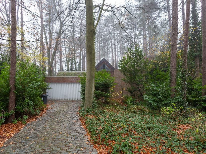 Cette maison à rénover à Kalmthout est une opportunité exceptionnelle pour ceux qui rêvent de vivre dans un environnement verdoyant et calme.<br />
La